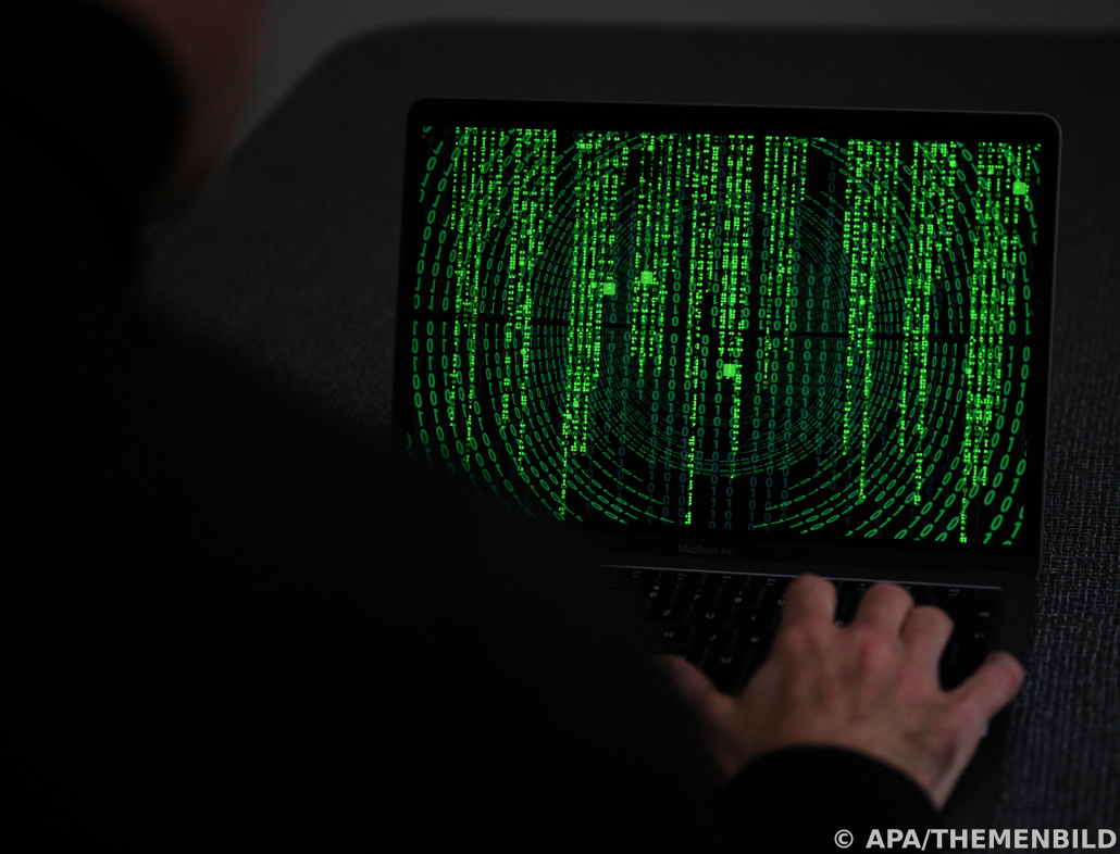 ++ THEMENBILD ++ Illustration zum Thema Hacker, Hackerangriff und Computerkriminalitt, fotografiert am 22. November 2022, in Wien. Angriffe auf IT-Infrastrukturen durch Cybercrime bereiten zunehmend Sorge.